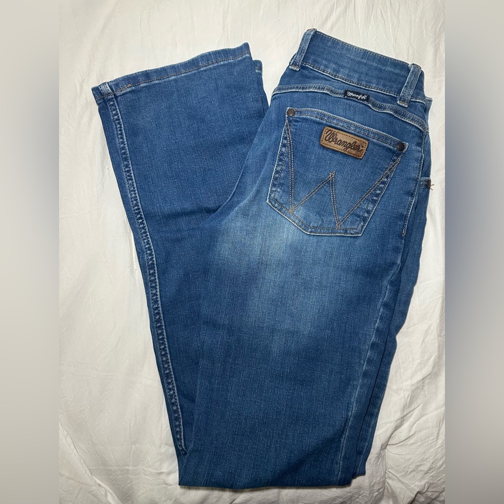 Wrangler Women's Classic Blue Straight Leg Jeans
